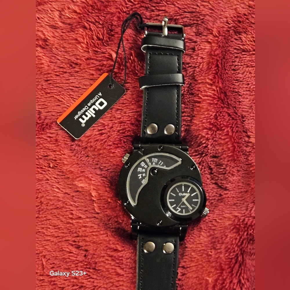 Oulm Black Leather Strap Watch